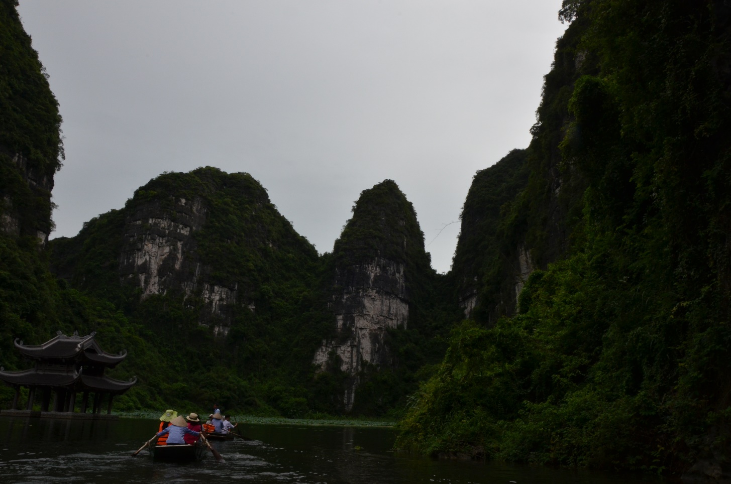 TÌNH CHA CON SÂU NẶNG QUA TÁC PHẨM "CHIẾC LƯỢC NGÀ" - NGUYỄN QUANG SÁNG