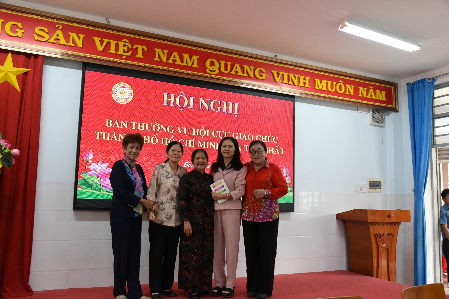 HỘI NGHỊ BAN THƯỜNG VỤ HỘI CỰU GIÁO CHỨC TẠI DĨ AN