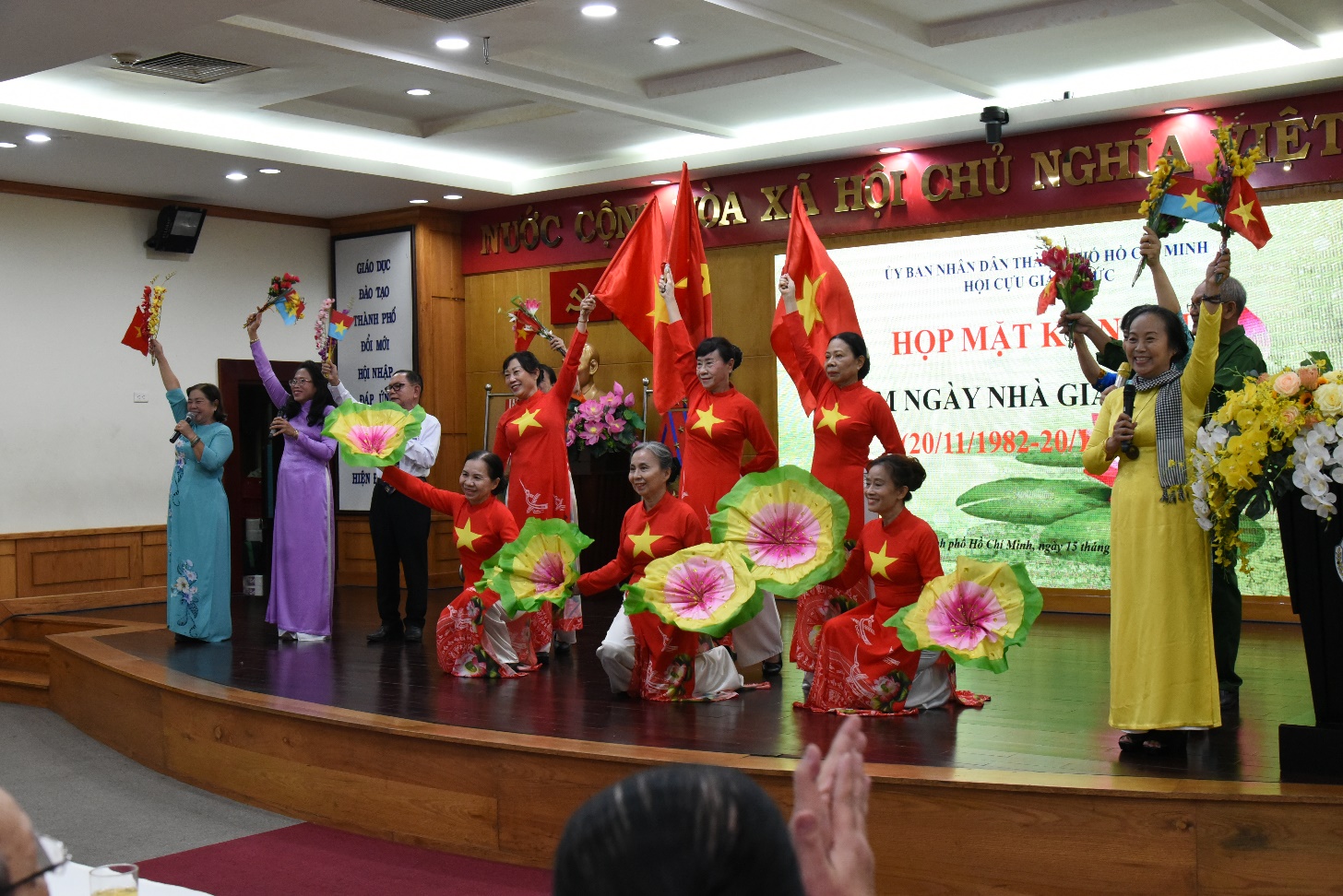 HỌP MẶT NHÀ GIÁO 20