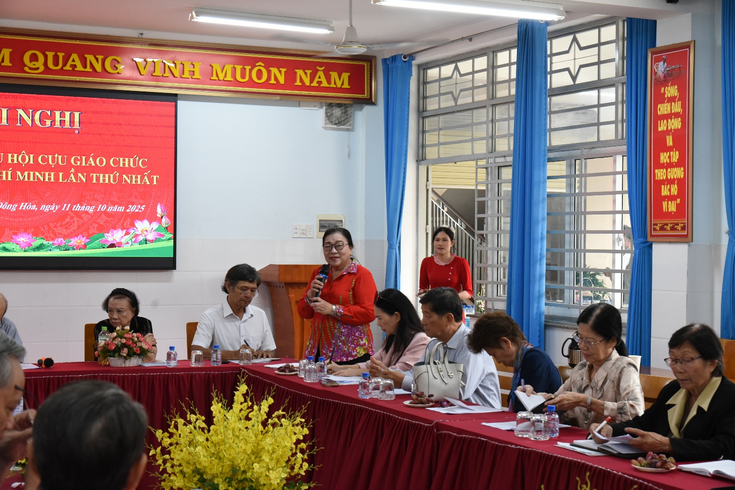 HỘI NGHỊ BAN THƯỜNG VỤ HỘI CỰU GIÁO CHỨC TẠI DĨ AN