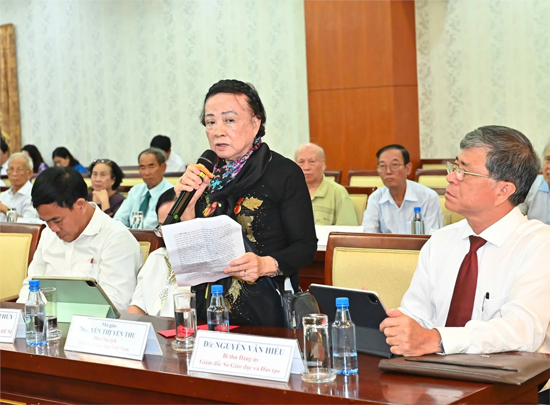 Họp mặt những nhà giáo đi B