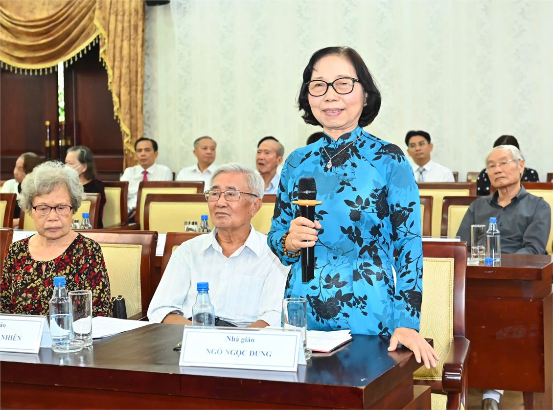 Họp mặt những nhà giáo đi B