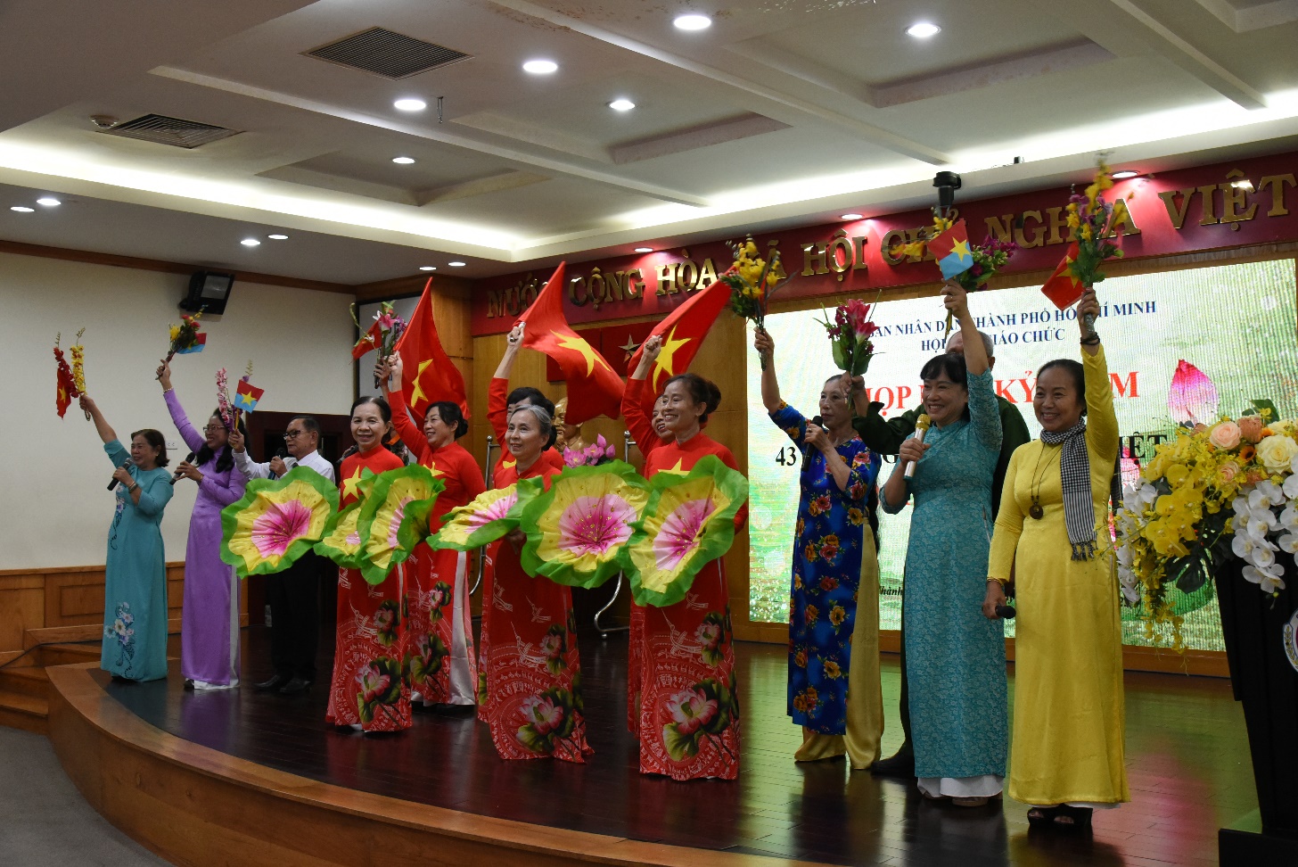 HỌP MẶT NHÀ GIÁO 20