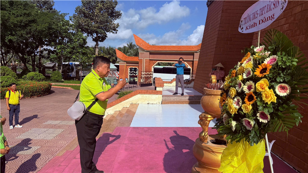 Hoạt Động Trải Nghiệm Ngoại Khóa - Hành Trình Về Nguồn 2025